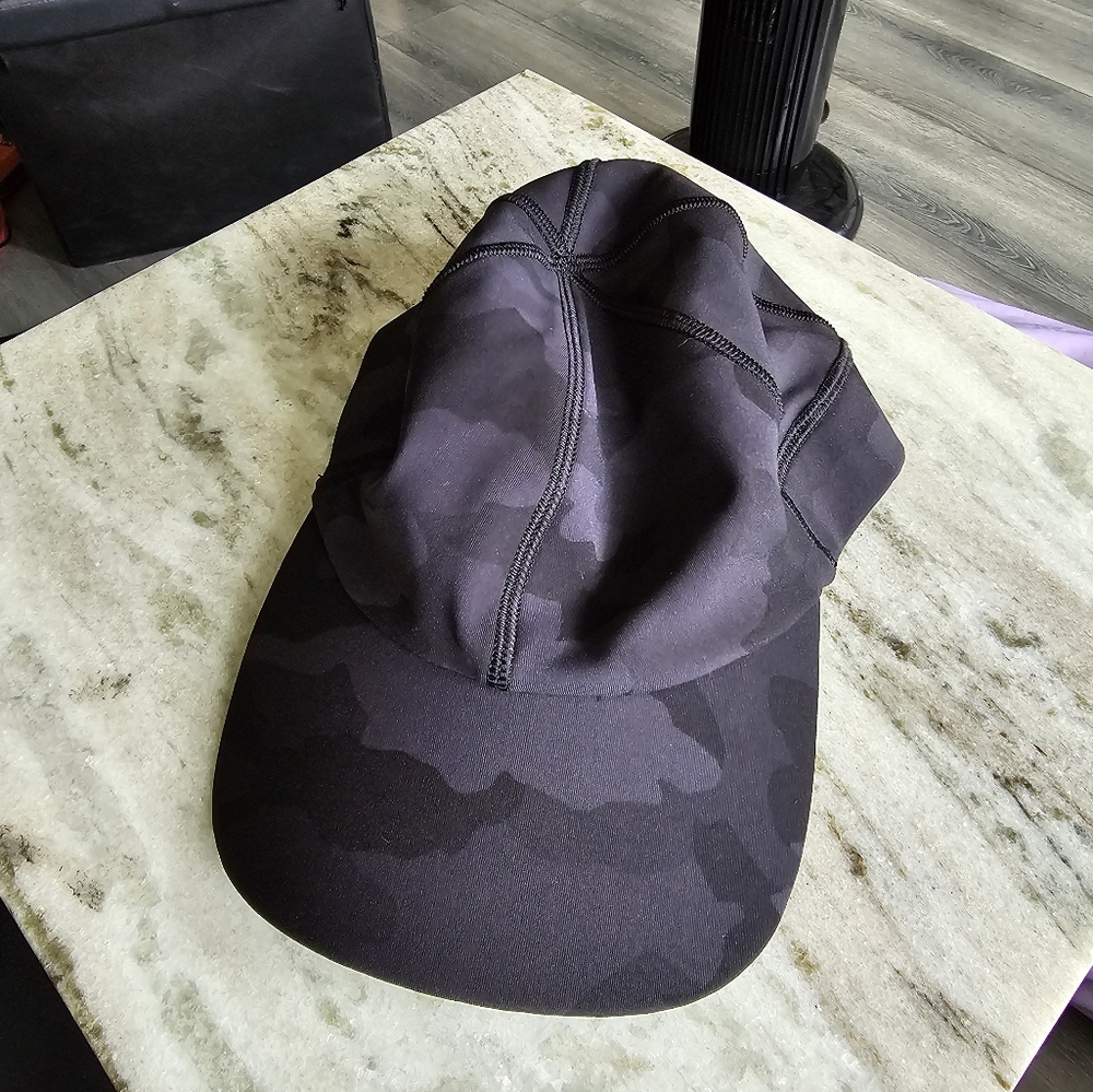 Lululemon  black and grey army fatigue   hat